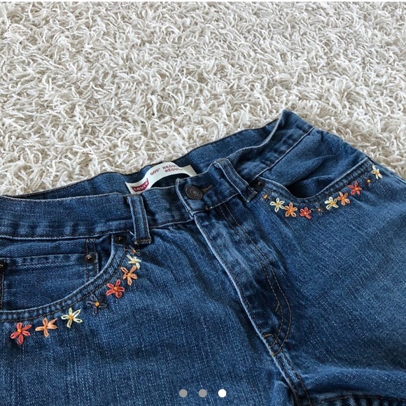 Custom Embroidered Daisy Levis - Picture 3 of 3